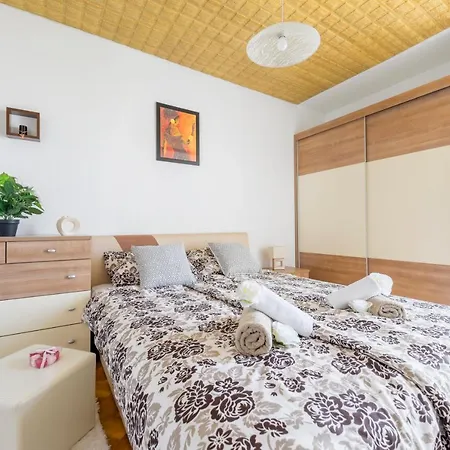 Apartment Sea View Apart, Free Parking, 10 Min To Center, 2 Bedroom Split