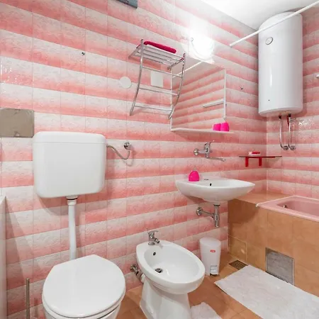 Sea View Apart, Free Parking, 10 Min To Center, 2 Bedroom *