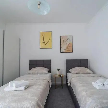 Sea View Apart, Free Parking, 10 Min To Center, 2 Bedroom Apartment *