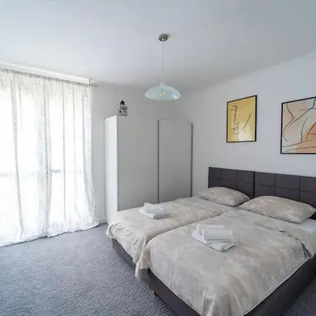 Sea View Apart, Free Parking, 10 Min To Center, 2 Bedroom *