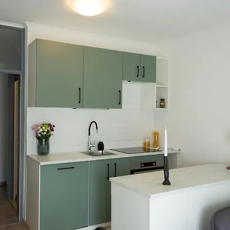 Sea View Apart, Free Parking, 10 Min To Center, 2 Bedroom *