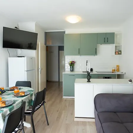 Apartment Sea View Apart, Free Parking, 10 Min To Center, 2 Bedroom *