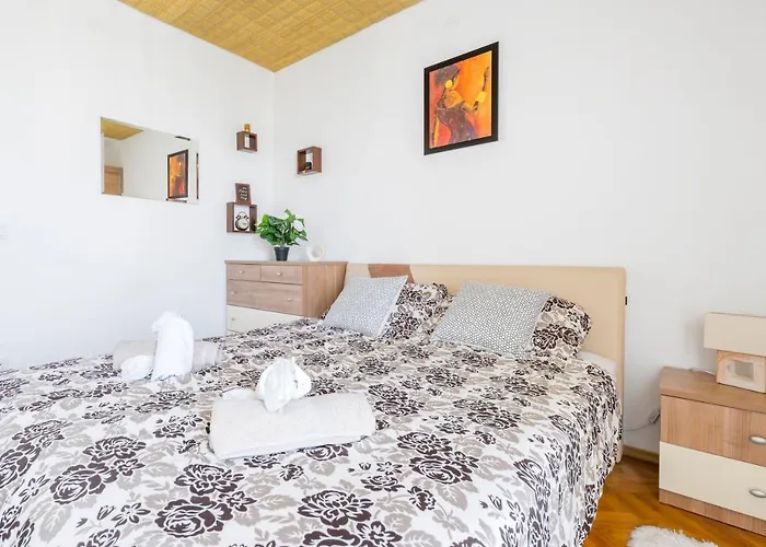 Apartment Adventure 75m2 Close To The Center Split