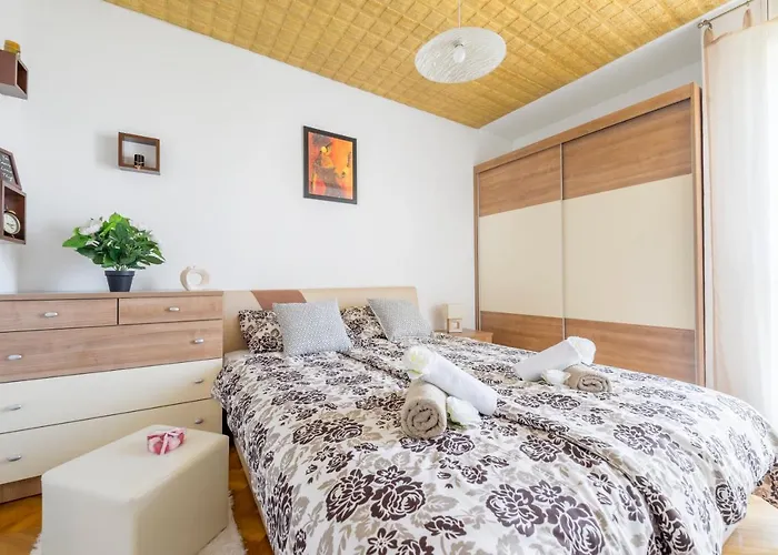 Apartment Adventure 75m2 Close To The Center Split