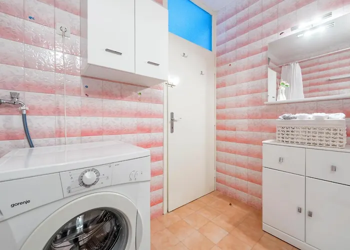 Apartment Adventure 75m2 Close To The Center Split