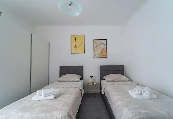 Adventure 75m2 Close To The Center Apartment *